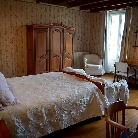 Séjour chez l'habitant Spacieuse Dans Maison Bourgeoise Rouffignac